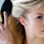 Выпадение волос у женщин причины  