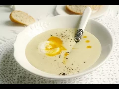 Яйцо-пашот в чесночном супе  
